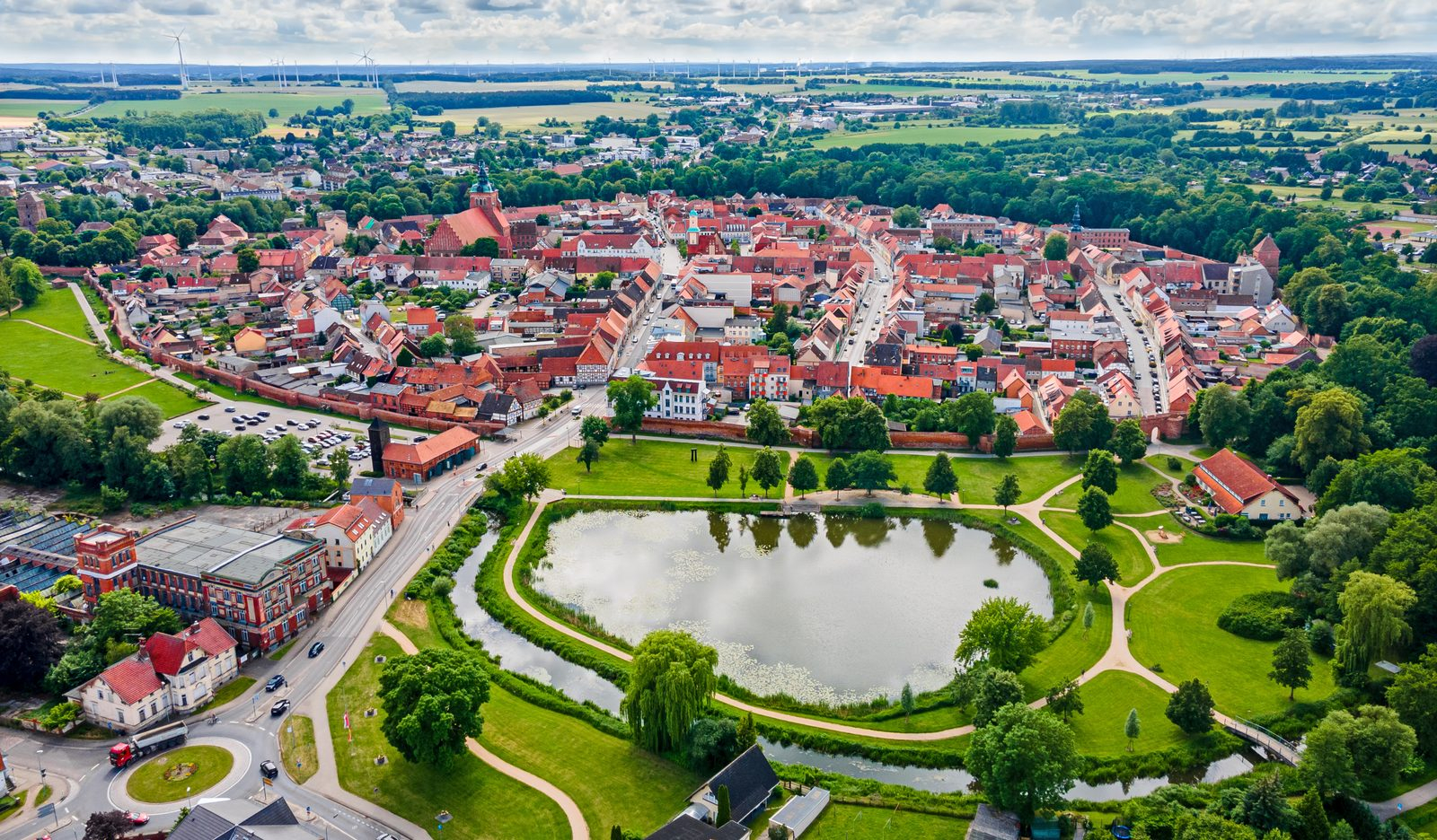 Schlüsselfertige Photovoltaik in Wittstock von ENASOL auf einem privaten Wohnhaus zur Stromkostensenkung.